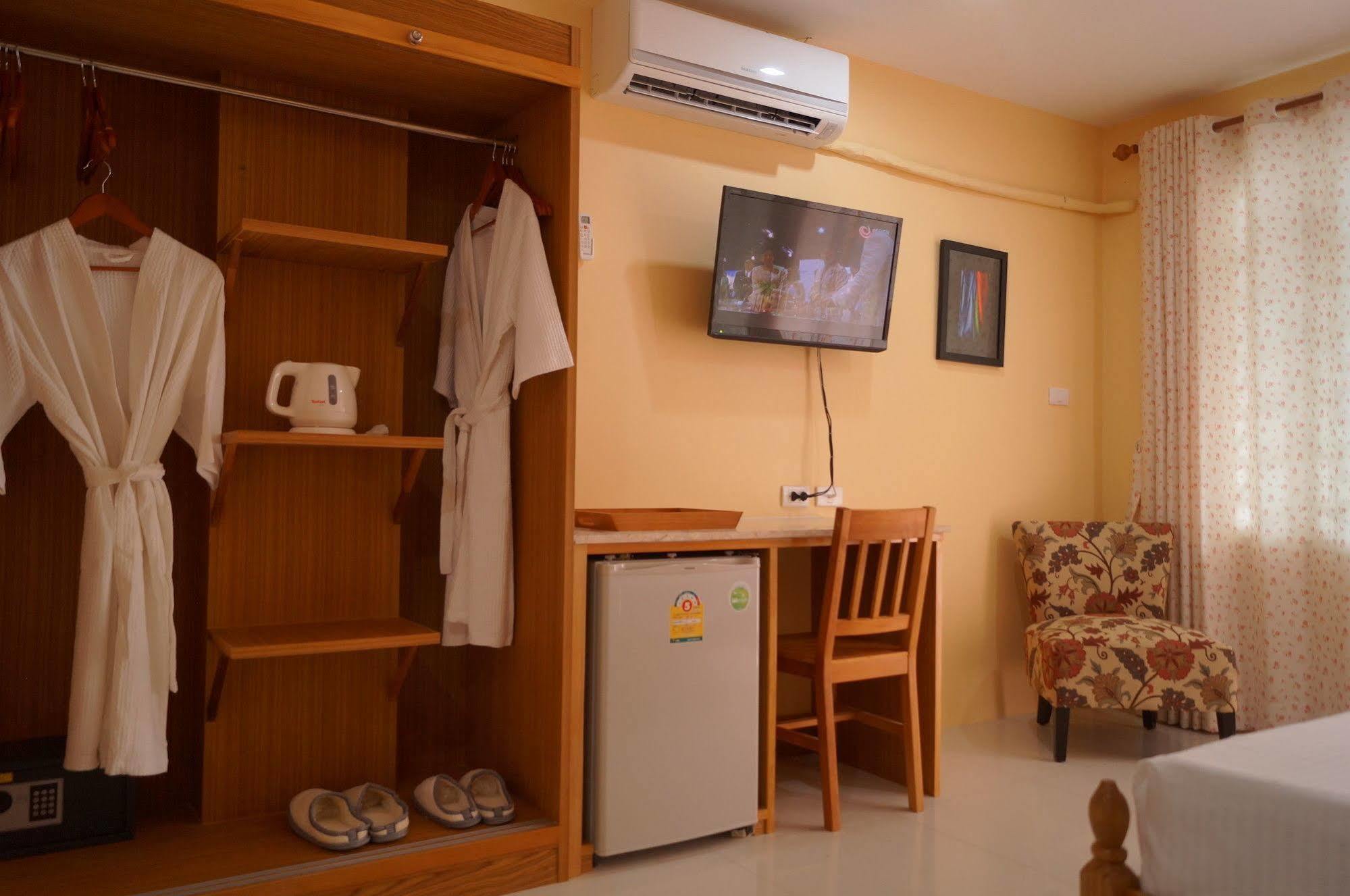 Patong Marina Hotel By Lofty Extérieur photo
